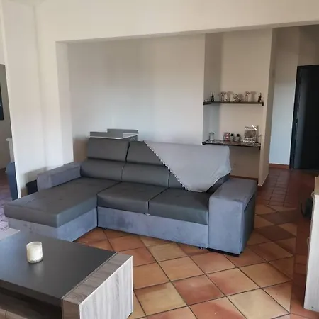 Apartment De Renovee En 2023